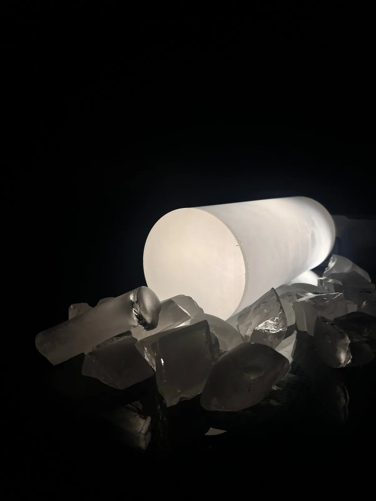 Back-lit sapphire ingot
